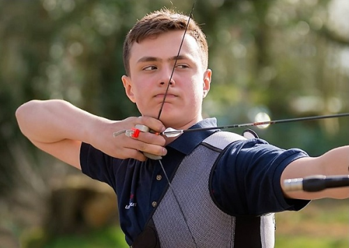 Plater Group Sponsors Glossop Teenage Athlete